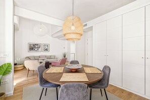Superior Apartment, 2 Bedrooms, City View | Living area | 50-inch TV with cable channels - Solaga - Teatro II (Málaga)