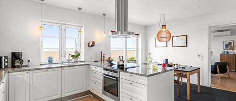 冷蔵庫、電子レンジ、オーブン、食器洗い機