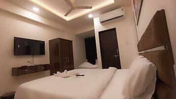 Basic Triple Room | Soundproofing, free WiFi