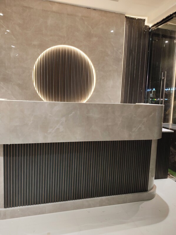 ฝ่ายต้อนรับ