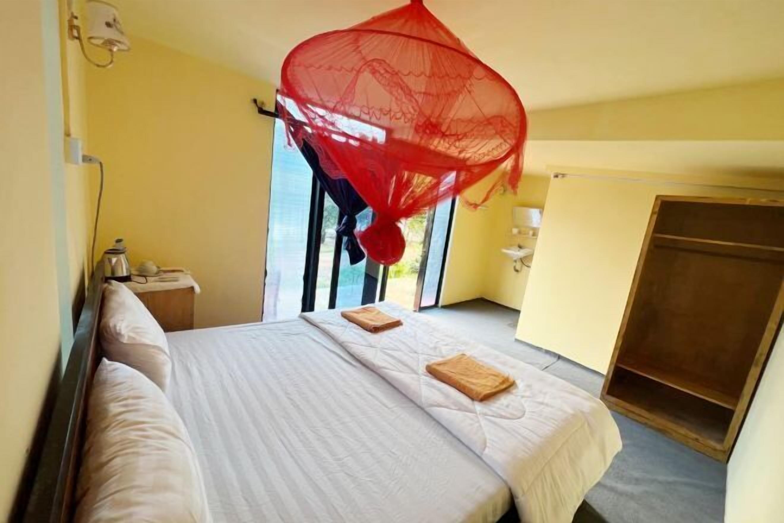 Soundproofing, free WiFi, bed sheets