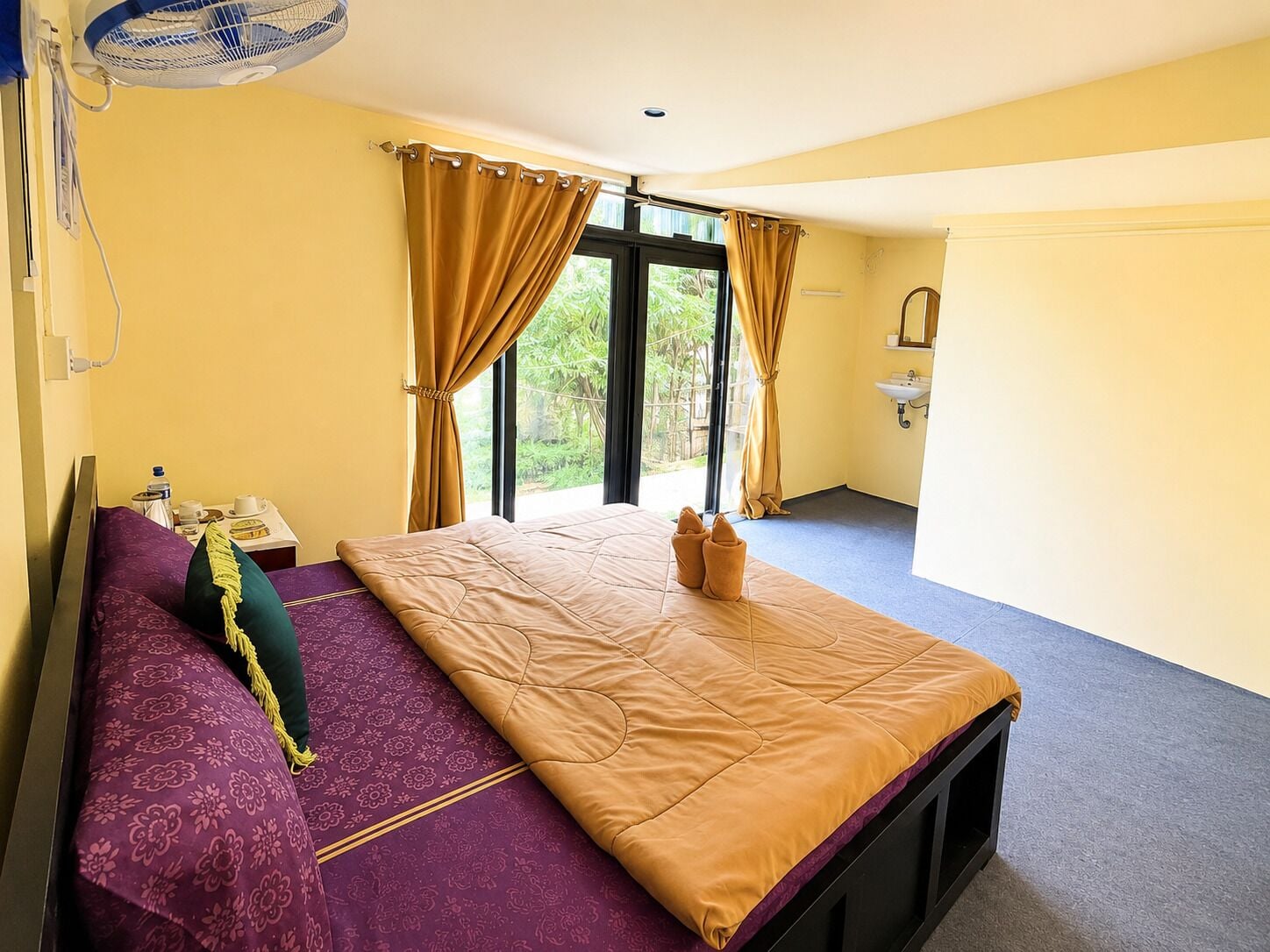 Habitación básica doble, vista parcial al océano | Insonorización, wifi gratis y ropa de cama 