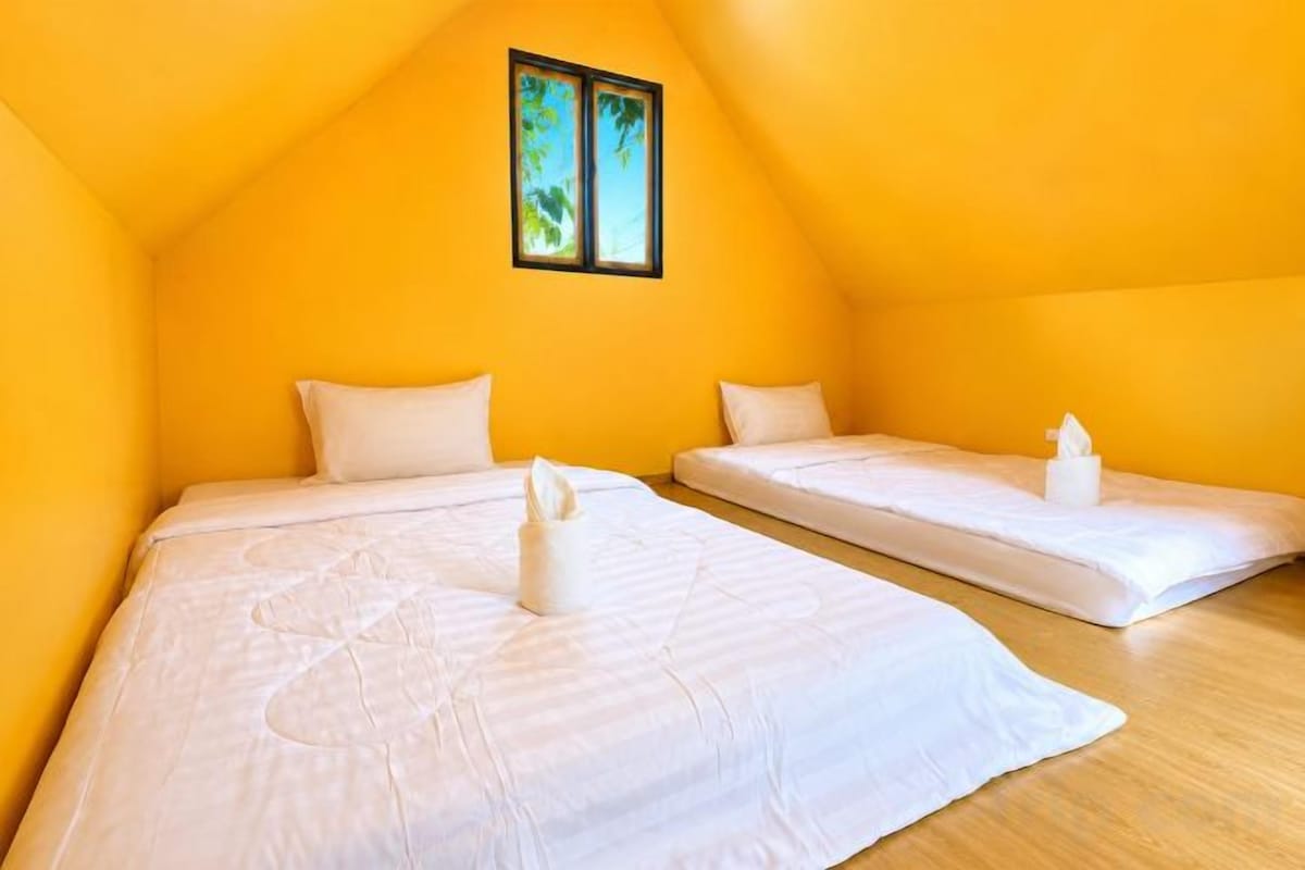 Soundproofing, WiFi (free), bed sheets