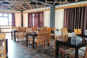Restaurant - Goroomgo Shambala Inn Gangtok (Gangtok)