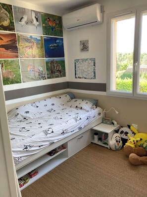 3 slaapkamers, een strijkplank/strijkijzer, gratis wifi, beddengoed