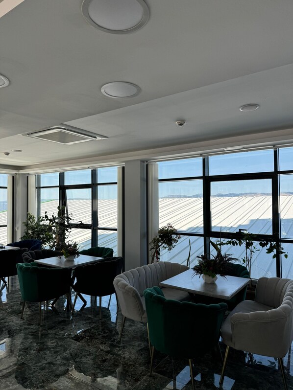 Lobby lounge