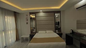 Laptop workspace, iron/ironing board, free WiFi