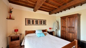 6 chambres, fer et planche à repasser, lit parapluie, Wi-Fi gratuit