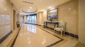 A spacious lobby with a marble floor, a reception desk, and a chair. - Eiffel International Hotel (Chengdu Hongpailou Metro Station) (Chengdu)