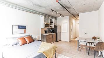 Iron/ironing board, WiFi, bed sheets, wheelchair access