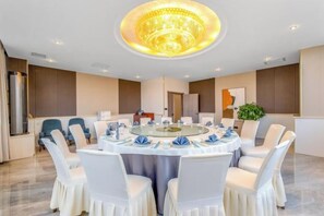 Unclassified image, 4 of 78, button - Jinghu Hotel (Yuxi)