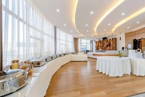 Unclassified image, 2 of 78, button - Jinghu Hotel (Yuxi)
