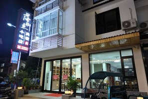 Unclassified image, 4 of 10, button - Yuhui Inn (Wuyishan)