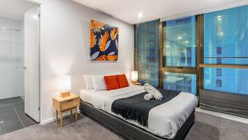 Apartment, 3 Bedrooms | Individually decorated, individually furnished, desk, laptop workspace