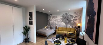 Quiet, cozy holiday apartment “DSCHUNGEL" (Jungle) in the middle of the city