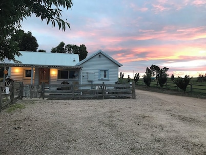 A Cottage of comfort on historic farm -Long John Cottage 

