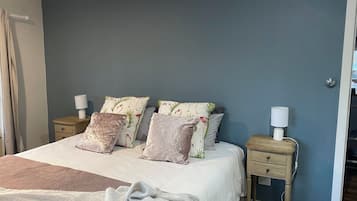 2 bedrooms, iron/ironing board, travel cot, WiFi