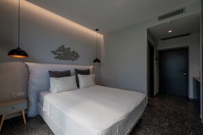 1 dormitorio, tabla de planchar con plancha, wifi y ropa de cama