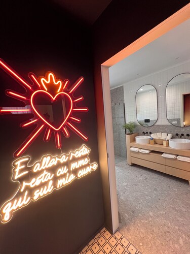 DOMUS MARIA VITTORIA "THE HEARTH OF NAPLES"