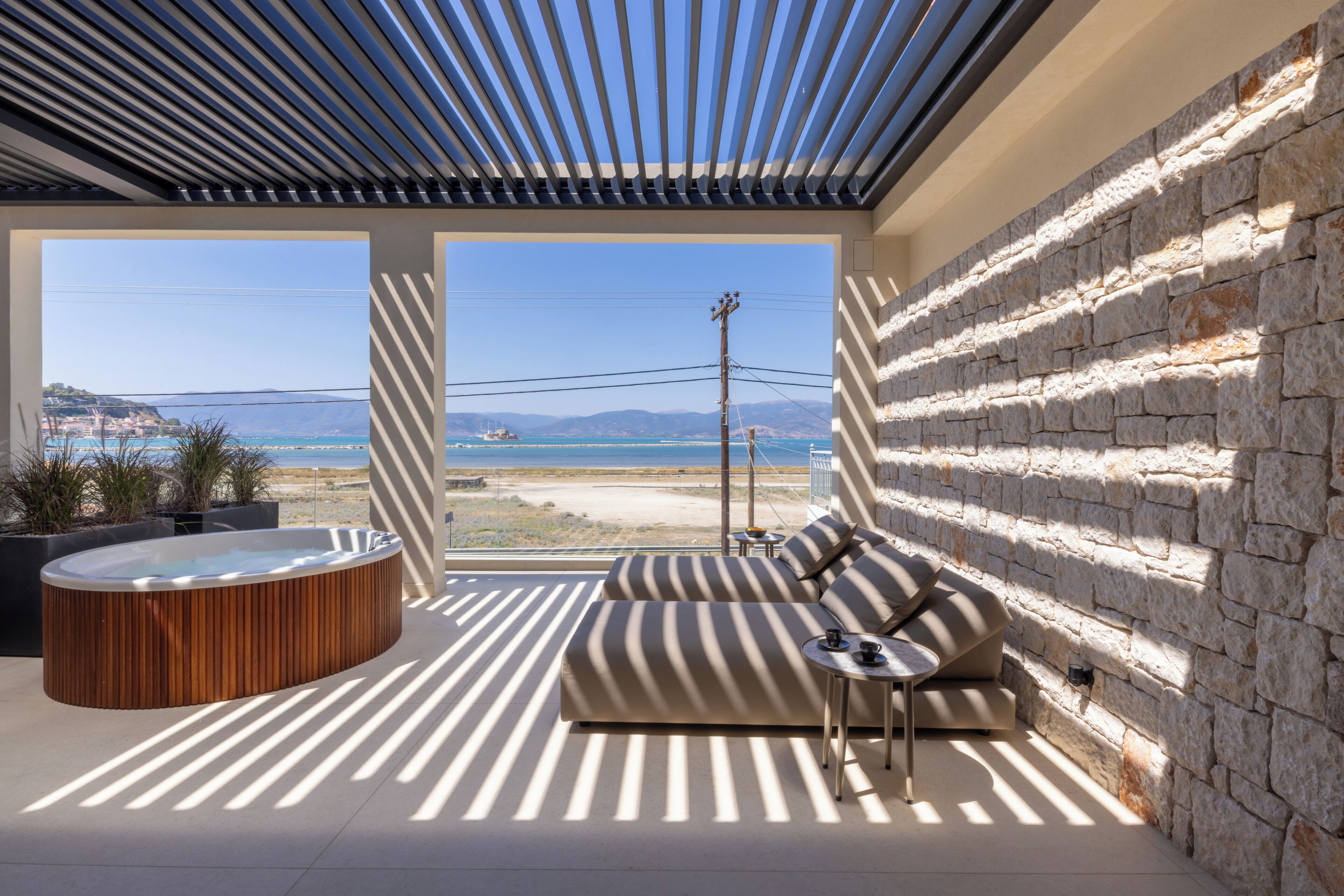 Deluxe  Apartment with Sea view and outdoor Hydromassage Bathtub | 露台/庭院