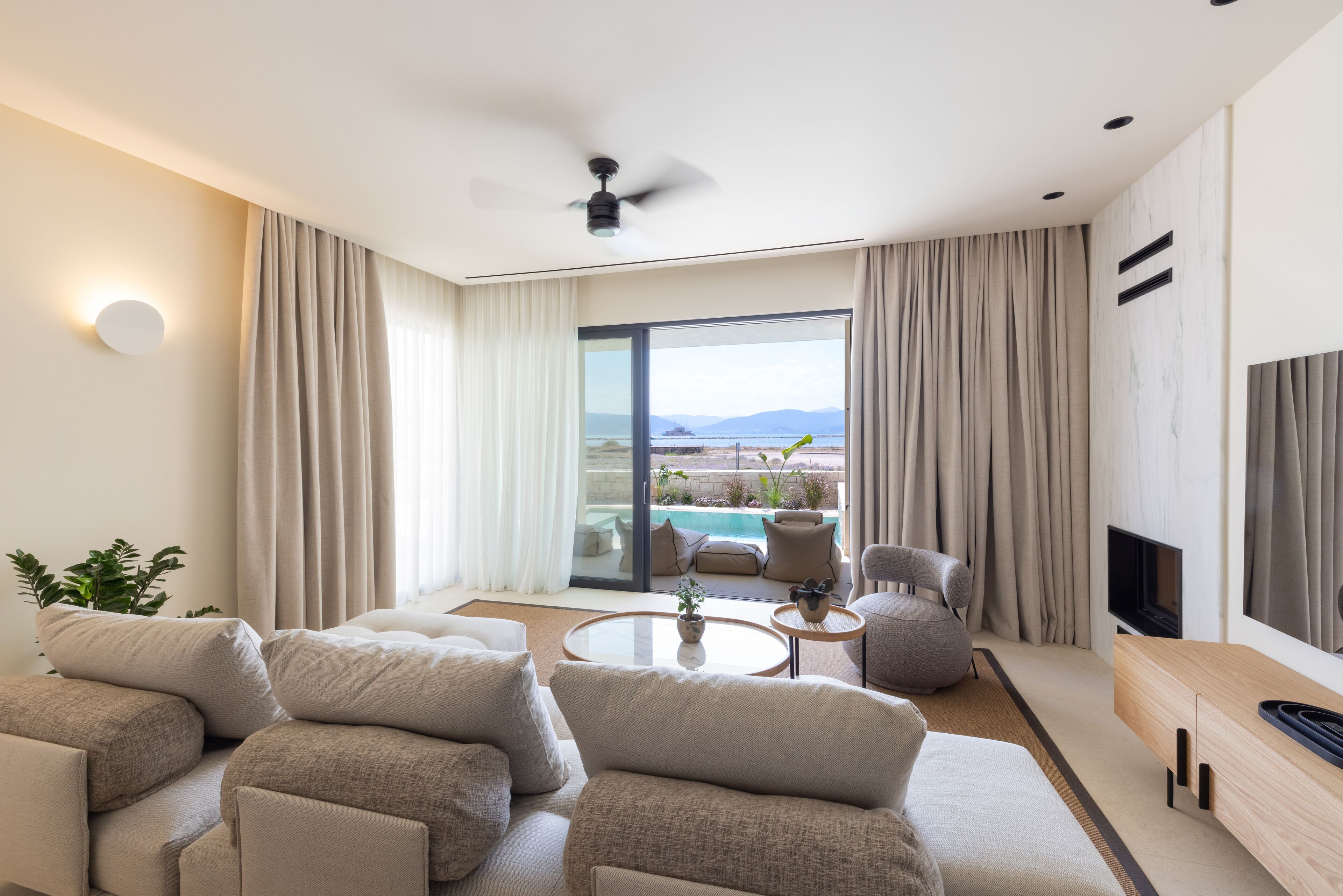 Premium Maisonette with Sea view and Private Pool | Living area