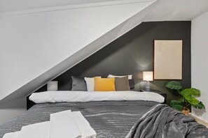 2 bedrooms, desk, iron/ironing board, travel crib