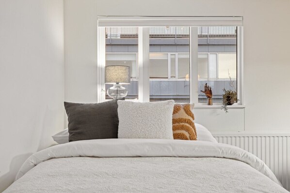 2 bedrooms, desk, iron/ironing board, travel crib