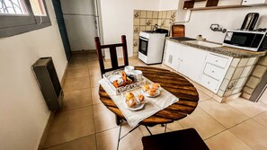 Réfrigérateur, micro-ondes, four, cafetière/bouilloire