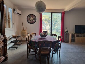 Dining - Appartement Dans une Residence Familliale (santo pietro di tenda)