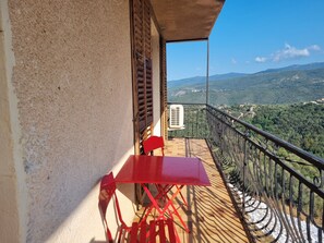 Outdoor dining - Appartement Dans une Residence Familliale (santo pietro di tenda)