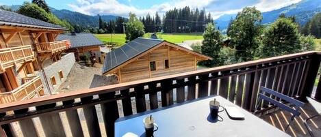 تناول الطعام بالخارج