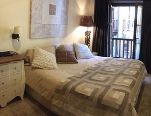 3 habitaciones, tabla de planchar con plancha, cuna de viaje y wifi