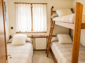 3 bedrooms, iron/ironing board, travel cot, free WiFi