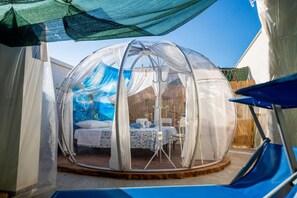 1 bedroom, travel cot, WiFi, bed sheets - Bubbles View (Bisceglie)