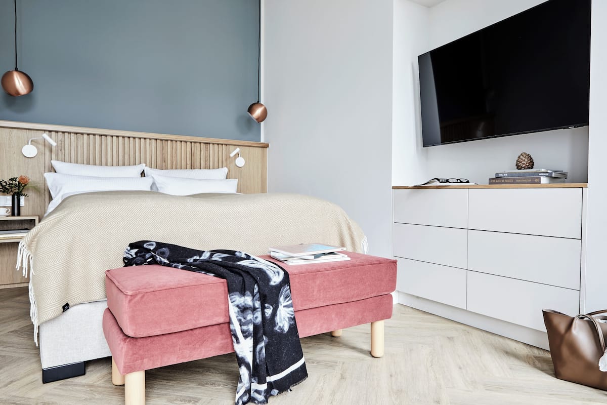 2 habitaciones, ropa de cama hipoalergénica y decoración personalizada