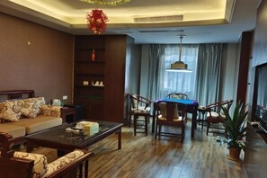 Room - Phoenix Hotel (Xichong)