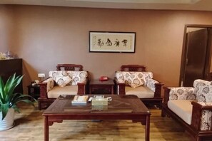 Room - Phoenix Hotel (Xichong)