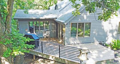 🌊 Pat's Pool House & Sauna – Your Ultimate Lakeside Playground