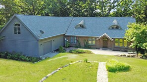 Exterior - 🌊 Pat's Pool House & Sauna – Your Ultimate Lakeside Playground (Benton Harbor)