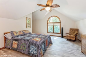 5 bedrooms, free WiFi, bed sheets