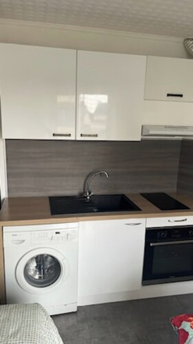 Bonjour jolie studio sur le boulevard pas loin de la gare à 19 minutes de Paris