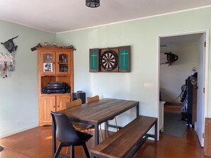 Dining - Kanuka Kastle- 5min from the beach! (Mangawhai)
