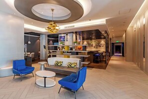 A modern lobby with a seating area, a reception desk, and a bar/lounge area. - Orange Hotel (Hefei Huaihe Road Pedestrian Street Dadongmen Metro Station) (Hefei)