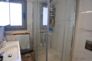 Studio, fumeurs | 2 chambres