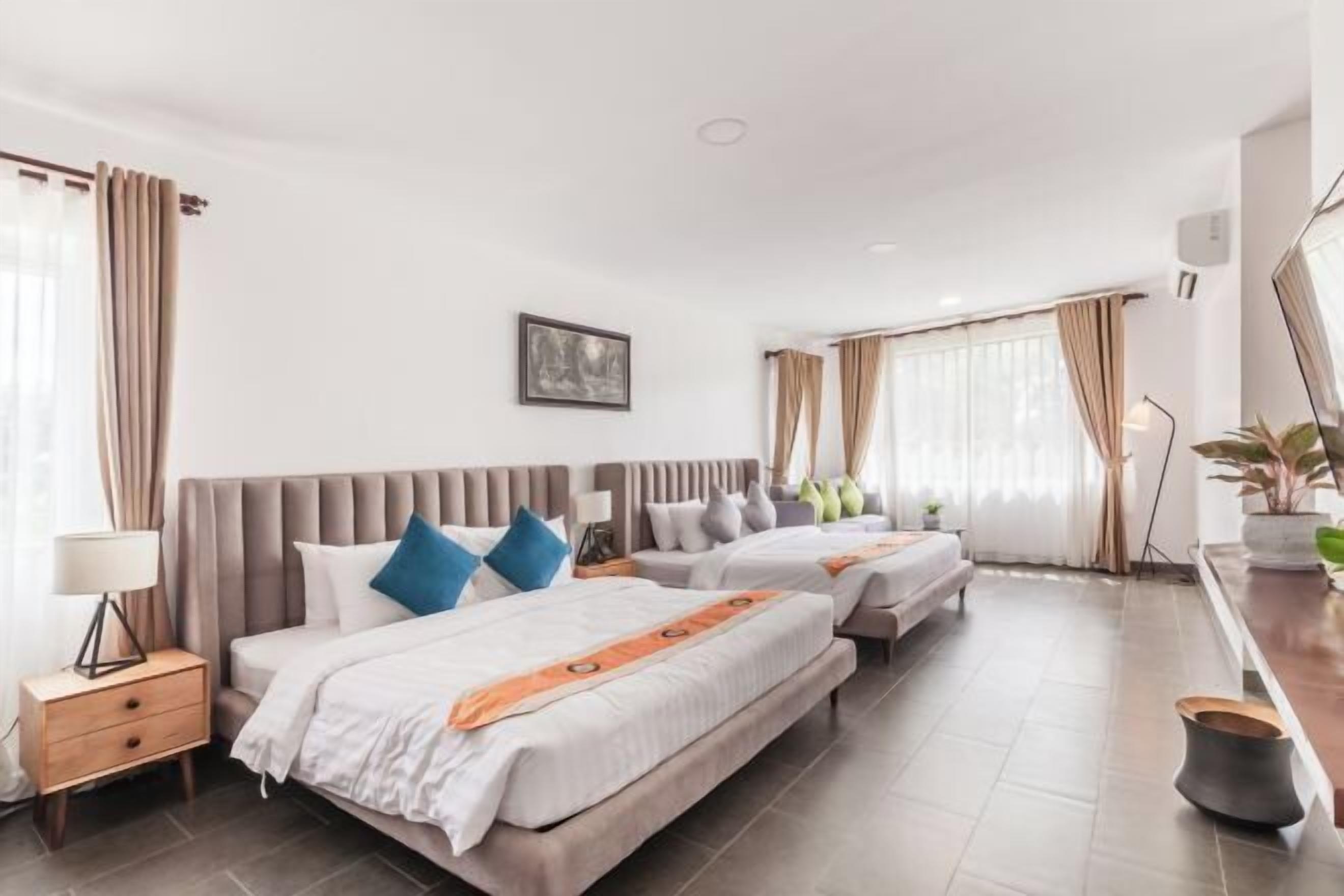 Bureau, espace de travail pour ordinateur portable, Wi-Fi gratuit