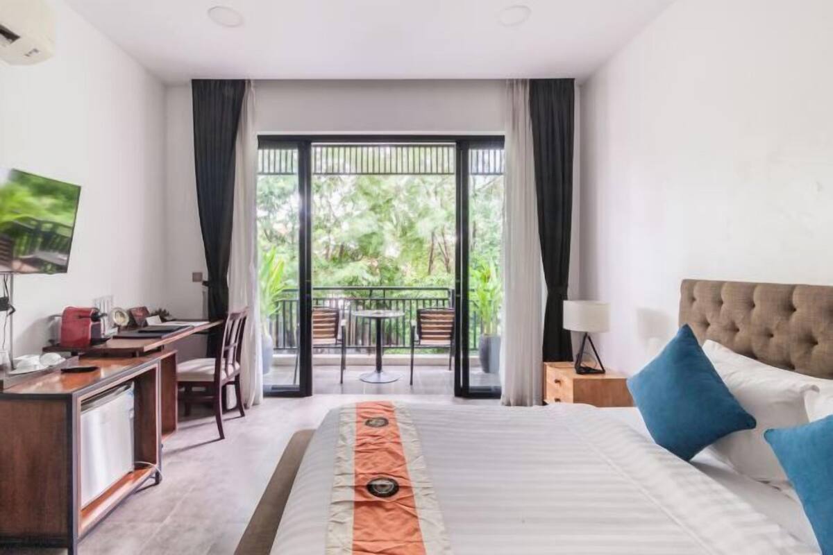 1 bedroom, desk, laptop workspace, free WiFi