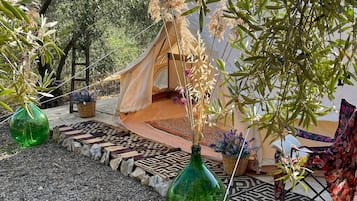 Familienzelt, Parkblick | 1 Schlafzimmer, Reisekinderbett, Zustellbetten, Bettwäsche