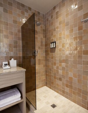 Hårtork och handdukar