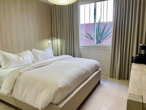 2 bedrooms, desk, iron/ironing board, free WiFi - Palace Modern Hotel at the Plaza - King Suite 6 (Santa Fe)