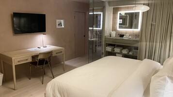 1 habitación, escritorio, tabla de planchar con plancha y wifi gratis